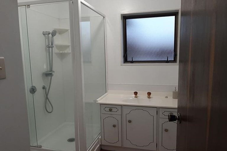 Photo of property in 1/2a Takapu Street, Henderson, Auckland, 0612