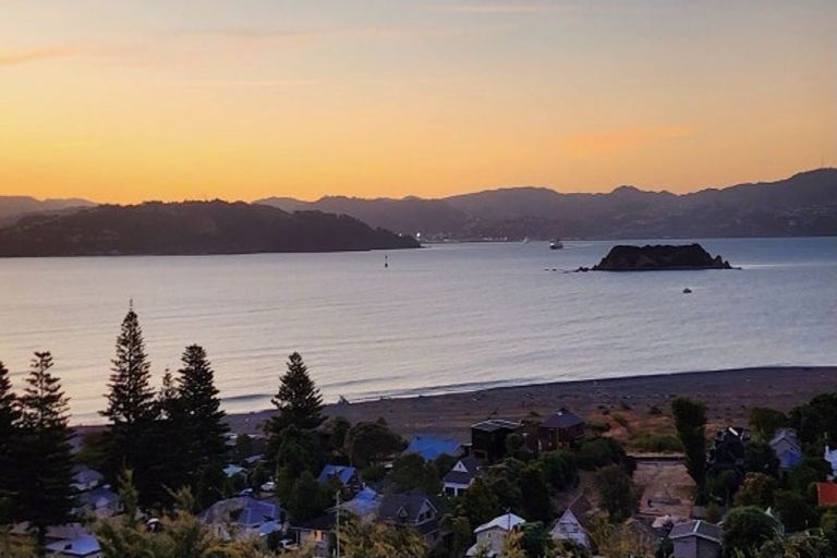 Photo of property in 11 Karaka Street, Eastbourne, Lower Hutt, 5013