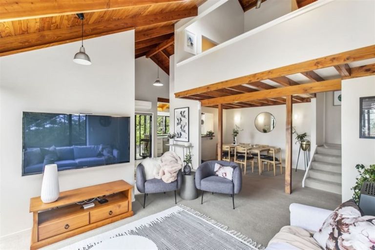 Photo of property in 2 Menear Lane, Hillcrest, Auckland, 0627