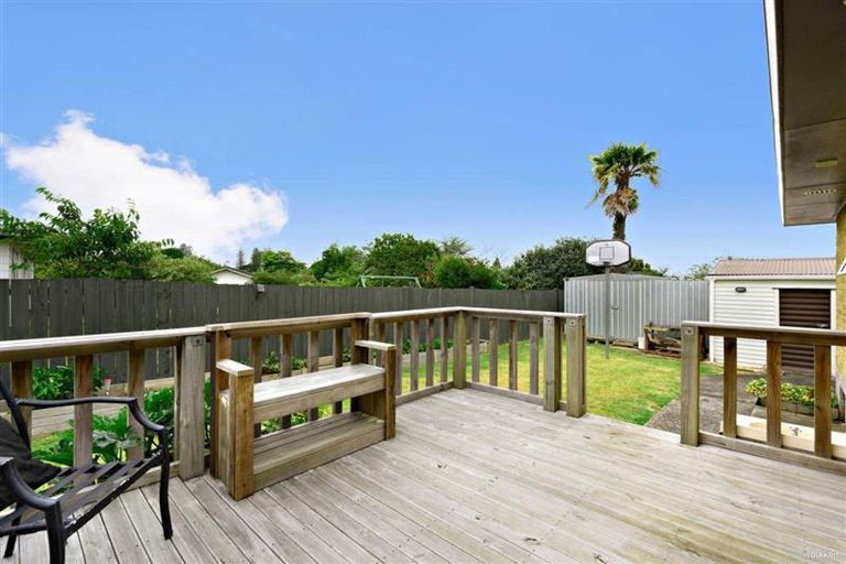 Photo of property in 17 Helms Place, Manurewa, Auckland, 2102