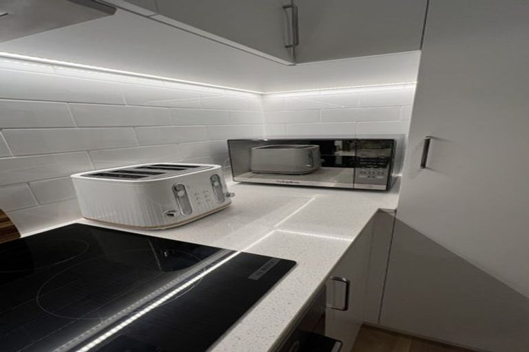 Photo of property in 4 Titoki Close, Matakana, 0985