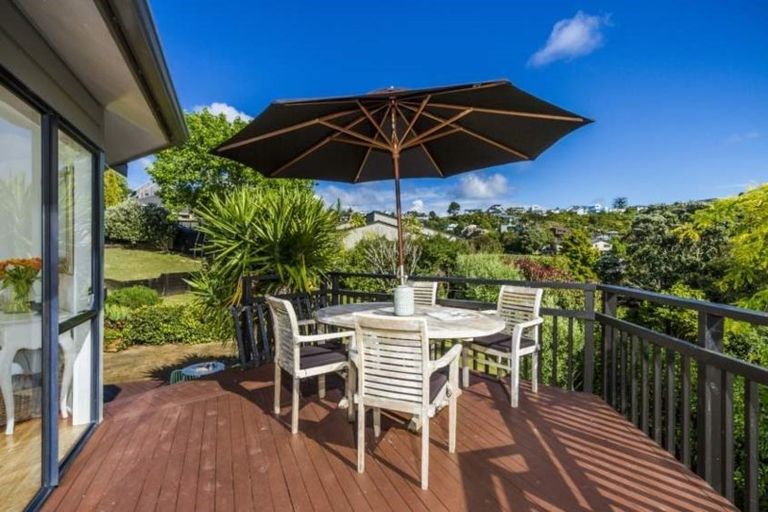 Photo of property in 10 Bellbird Rise, Murrays Bay, Auckland, 0630