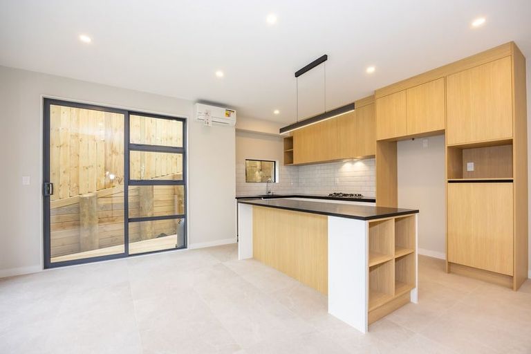 Photo of property in 34 Hellyers Street, Birkdale, Auckland, 0626