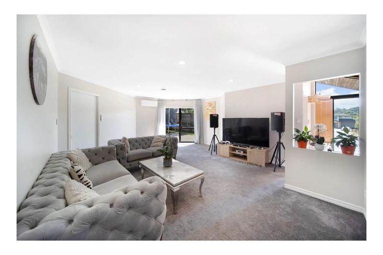 Photo of property in 28 Chieftain Rise, Goodwood Heights, Auckland, 2105