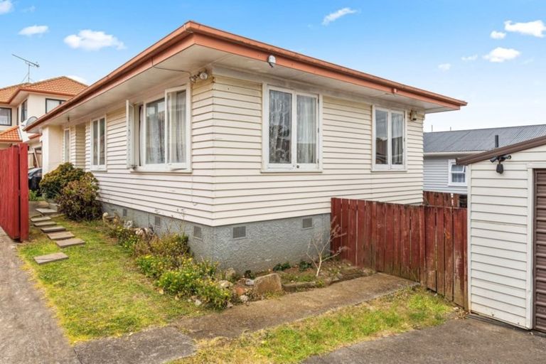 Photo of property in 7 Putini Road, Mangere Bridge, Auckland, 2022