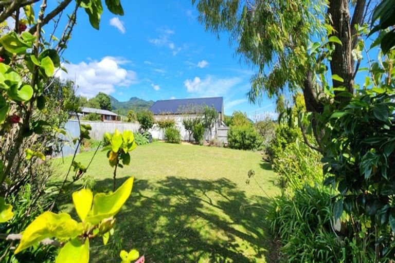 Photo of property in 2 Donnelly Street, Oakura, 4314