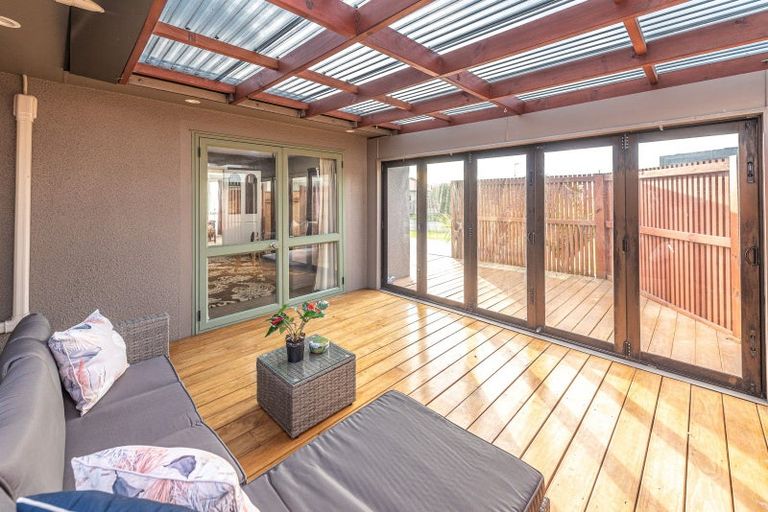 Photo of property in 16 Waharua Place, Tawhero, Whanganui, 4501