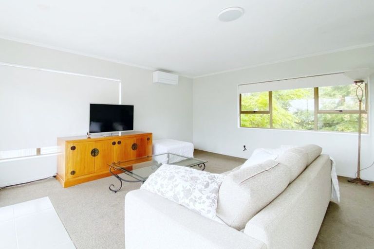 Photo of property in 2 Eastglen Road, Glen Eden, Auckland, 0602