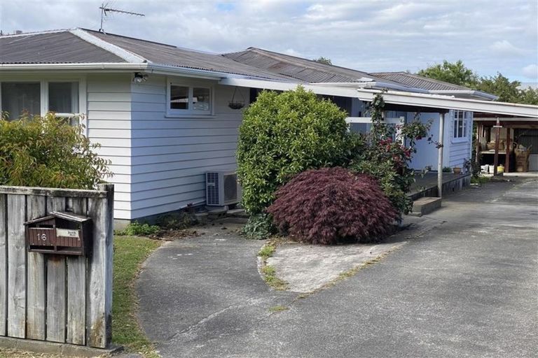 Photo of property in 16 Moeraki Road, Maoribank, Upper Hutt, 5018