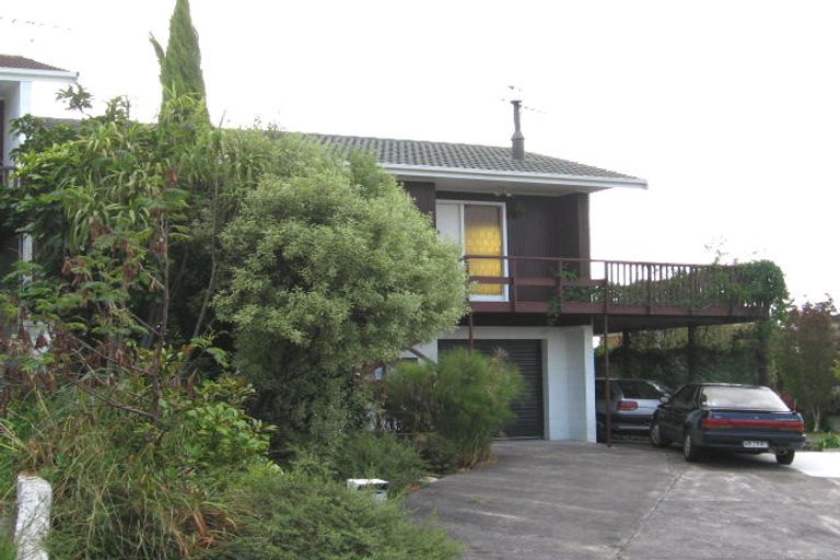 Photo of property in 2/2 Forsythe Place, Massey, Auckland, 0614