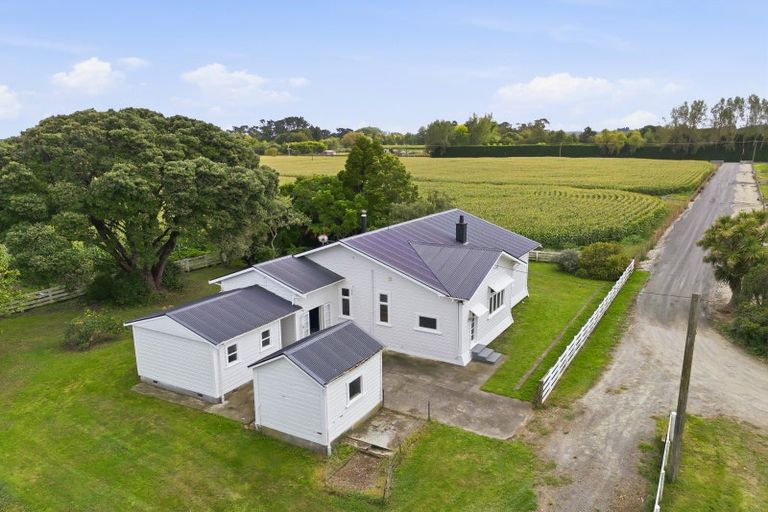 Photo of property in 225 Kuku Beach Road, Kuku, Manakau, 5570