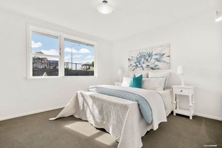 Photo of property in 544 Glenfield Road, Glenfield, Auckland, 0629
