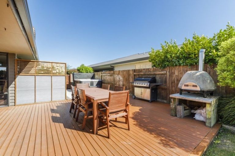 Photo of property in 8 Trump Place, Kelvin Grove, Palmerston North, 4414