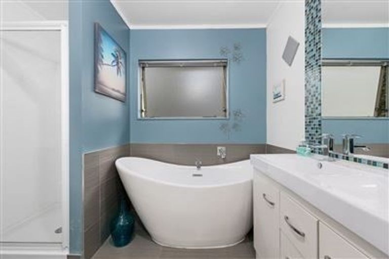 Photo of property in 2/48 Park Hill Road, Birkenhead, Auckland, 0626