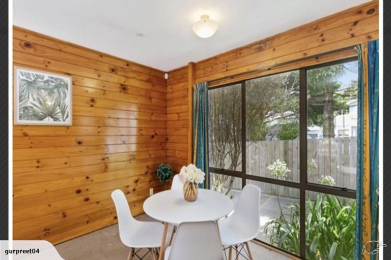 Photo of property in 94a Newlands Road, Newlands, Wellington, 6037