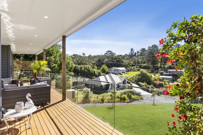 Photo of property in 5b Hobbs Road, Matakatia, Whangaparaoa, 0930