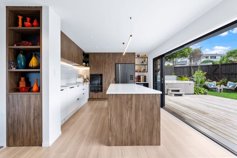 Photo of property in 1/33 Hyde Road, Rothesay Bay, Auckland, 0630