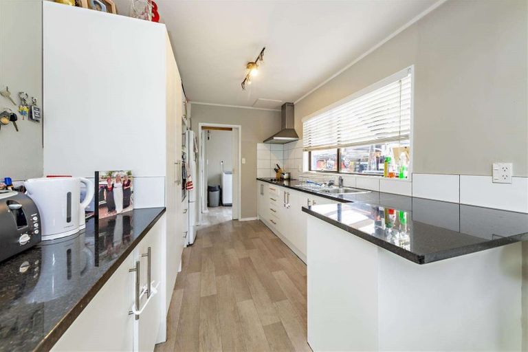 Photo of property in 11 Slim Place, Clendon Park, Auckland, 2103