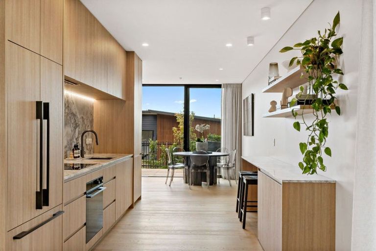 Photo of property in 21b Arahia Street, Northcote, Auckland, 0627