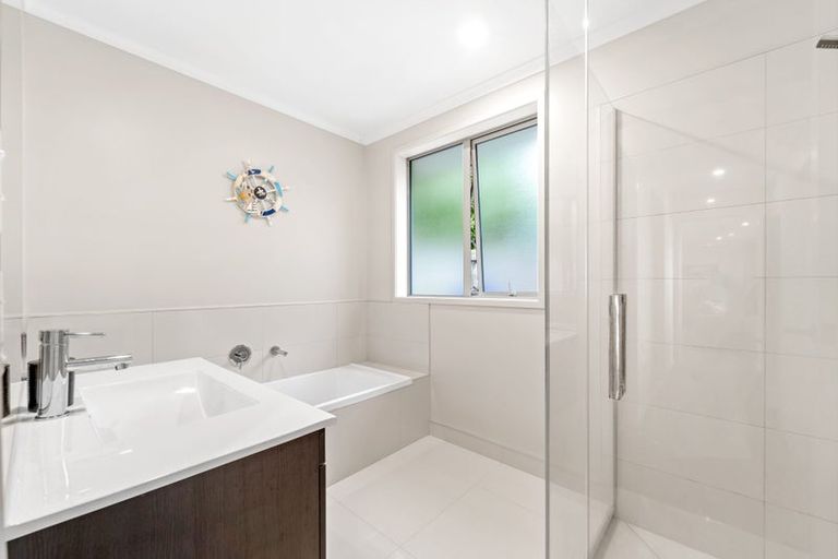Photo of property in 16 Ruth Craig Place, Stanmore Bay, Whangaparaoa, 0932