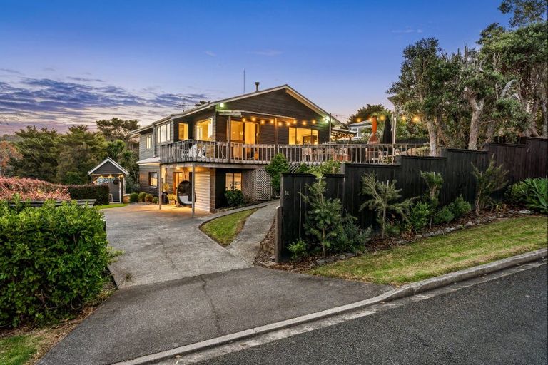 Photo of property in 34 Grand View Road, Leigh, 0985