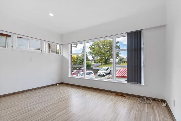 Photo of property in 176 Edmonton Road, Te Atatu South, Auckland, 0610
