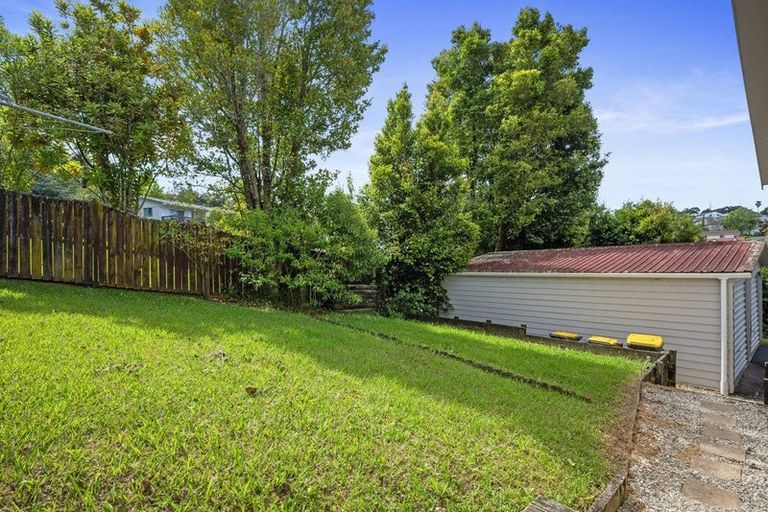 Photo of property in 37 Trias Road, Totara Vale, Auckland, 0629