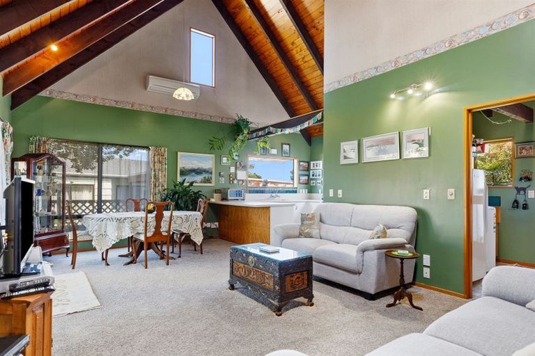 Photo of property in 204 Cambridge Road, Bethlehem, Tauranga, 3110