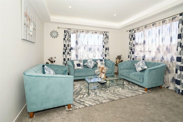 Photo of property in 2 Faber Place, Rototuna North, Hamilton, 3210