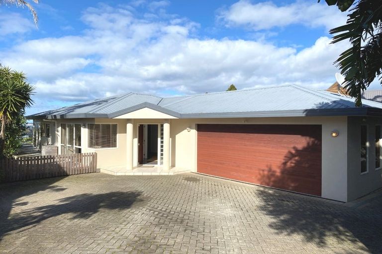 Photo of property in 76a Wade River Road, Stanmore Bay, Whangaparaoa, 0932