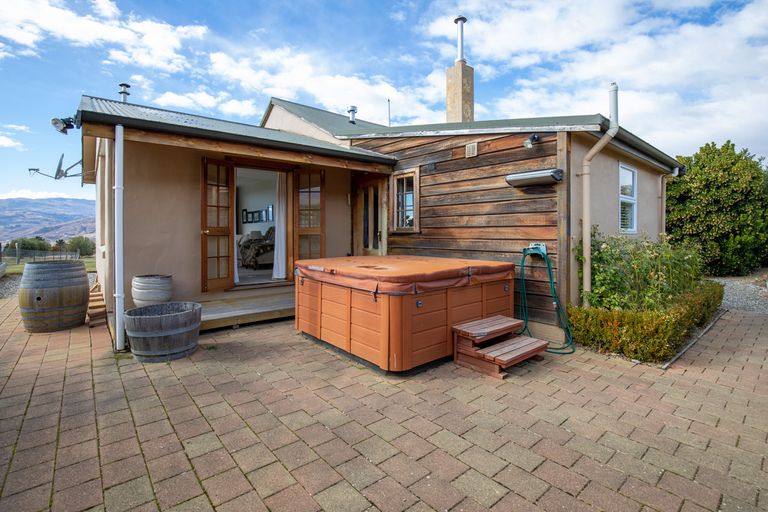 Photo of property in 180 Hall Road, Bannockburn, Cromwell, 9384