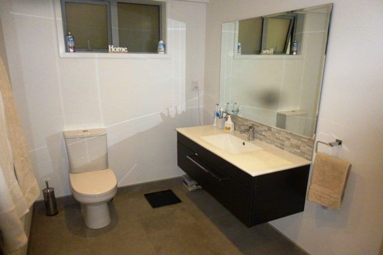 Photo of property in 96 Saddleback Rise, Murrays Bay, Auckland, 0630