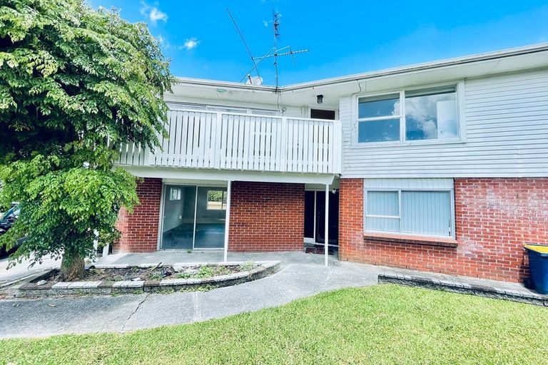 Photo of property in 3 Addison Drive, Glendene, Auckland, 0602