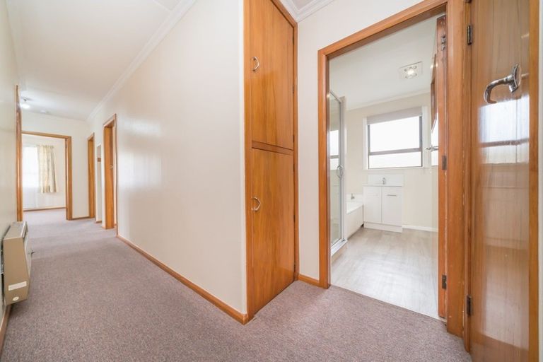 Photo of property in 1 Austin Place, Awapuni, Palmerston North, 4412
