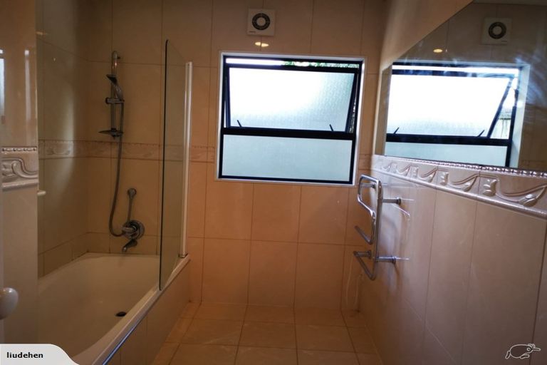 Photo of property in 48a Whiting Grove, West Harbour, Auckland, 0618