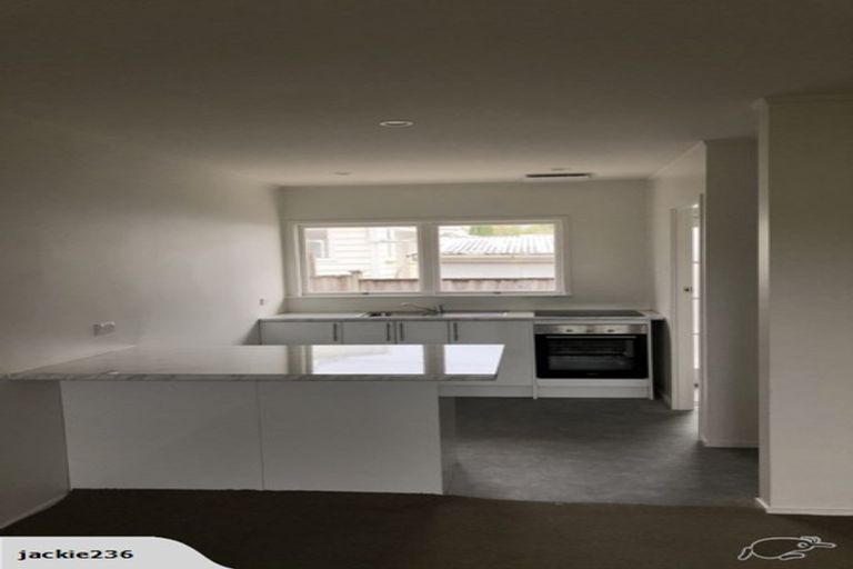 Photo of property in 3/2 Wicklow Road, Narrow Neck, Auckland, 0622