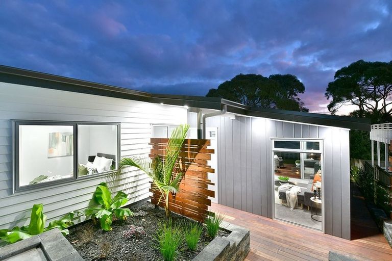 Photo of property in 17 Shakespear Road, Army Bay, Whangaparaoa, 0930