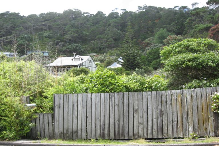 Photo of property in 32 Domain Crescent, Muriwai, Waimauku, 0881