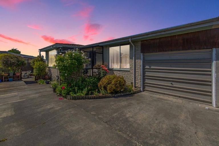 Photo of property in 2/264 Main North Road, Redwood, Christchurch, 8051