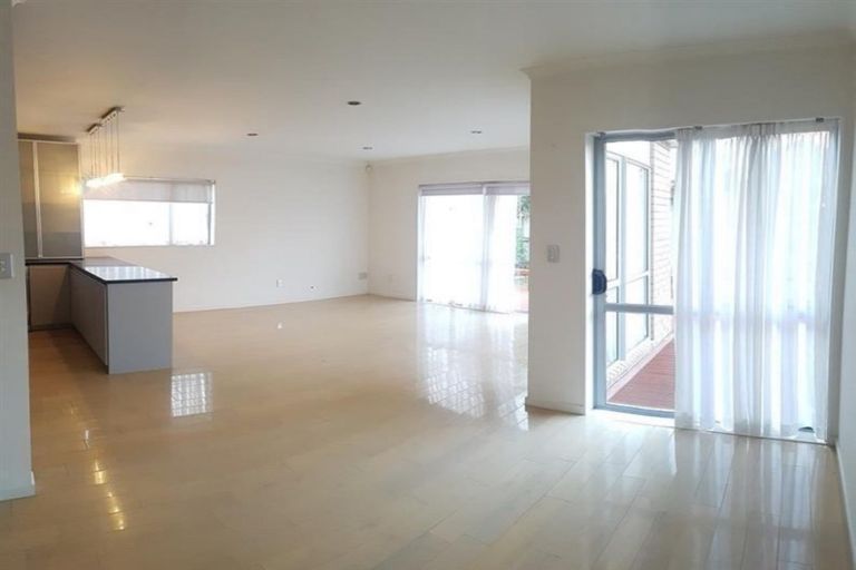 Photo of property in 5 Dione Place, Flat Bush, Auckland, 2016