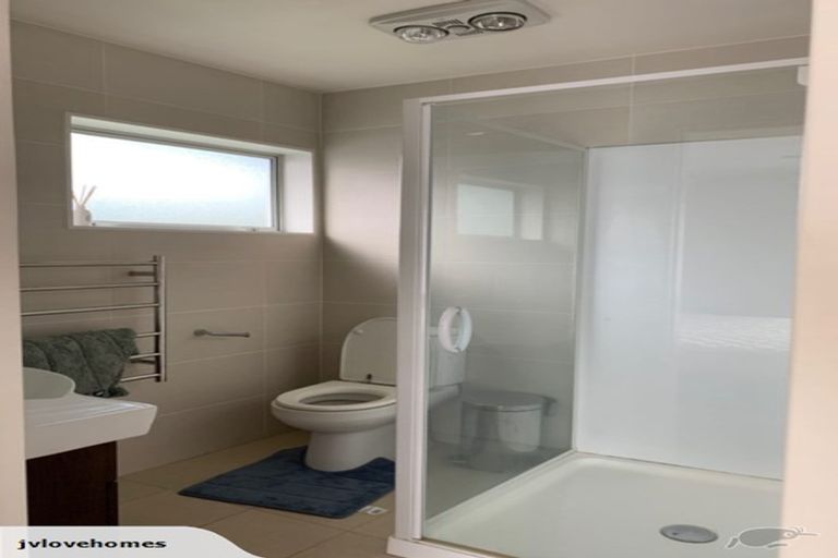 Photo of property in 386a East Coast Road, Sunnynook, Auckland, 0630