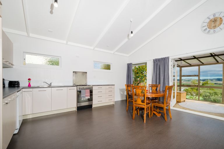 Photo of property in 69 Garfield Road, Helensville, 0800