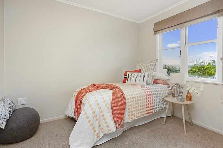 Photo of property in 1/2a Dallinghoe Crescent, Milford, Auckland, 0620