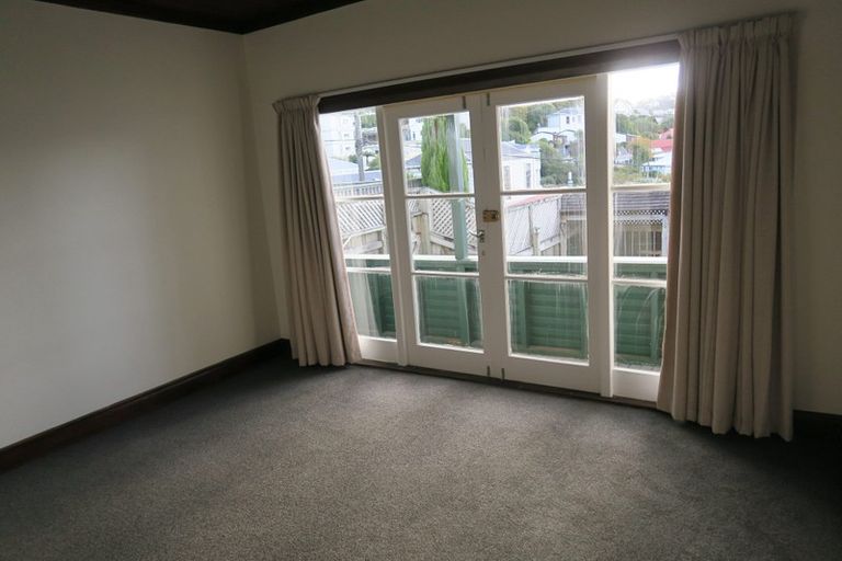 Photo of property in 17 Bidwill Street, Mount Cook, Wellington, 6021