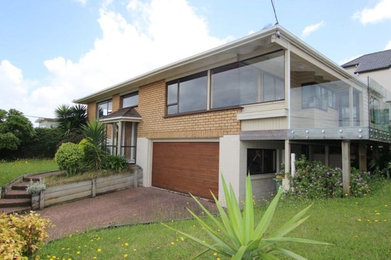 Photo of property in 2/162 East Coast Road, Forrest Hill, Auckland, 0620