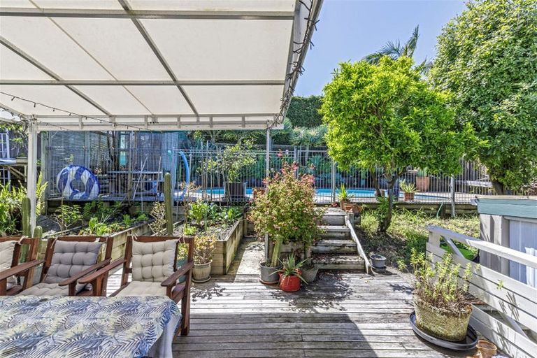 Photo of property in 59 Merriefield Avenue, Forrest Hill, Auckland, 0620