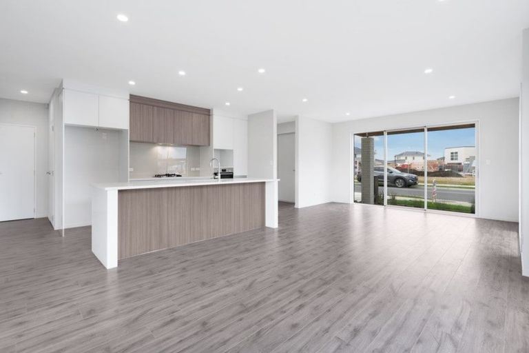Photo of property in 8 Wairepo Street, Takanini, 2112