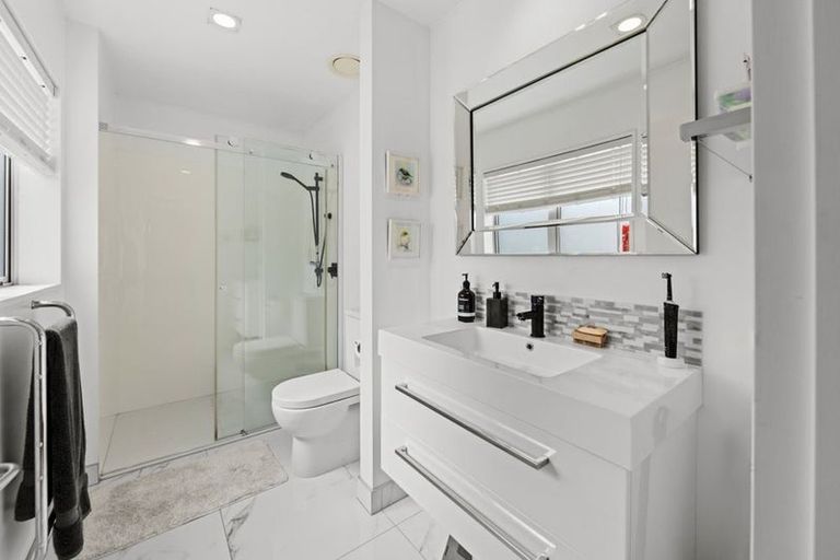 Photo of property in 35b Holly Road, St Albans, Christchurch, 8014