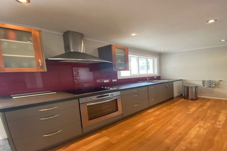 Photo of property in 50 Sylvan Crescent, Te Atatu South, Auckland, 0610