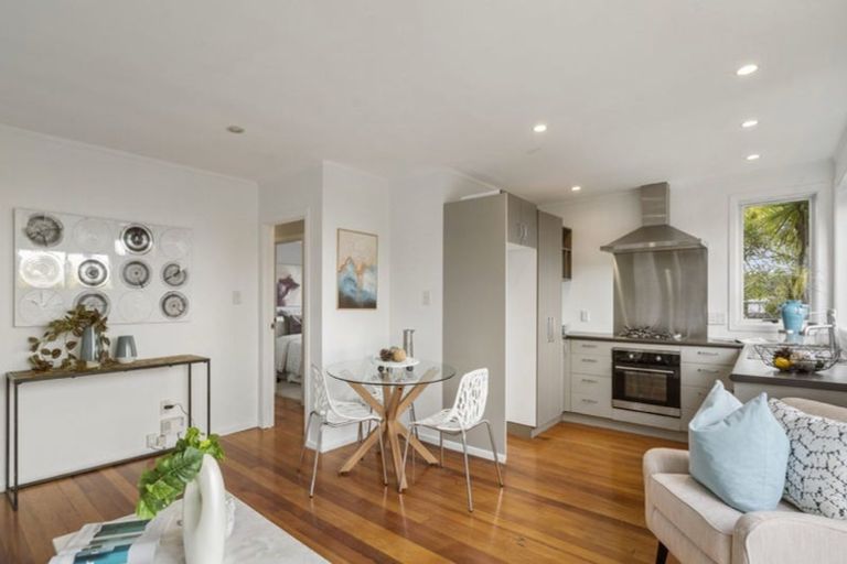 Photo of property in 2/80 Seaview Road, Castor Bay, Auckland, 0620